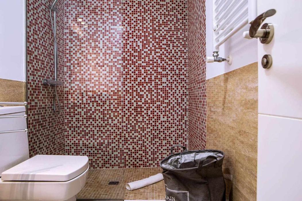 Calle Huertas Corazon By Regalateمدريد المظهر الخارجي الصورة